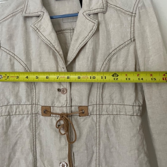 DKNY linen shirt - great with white jeans or denim - Picture 6 of 8